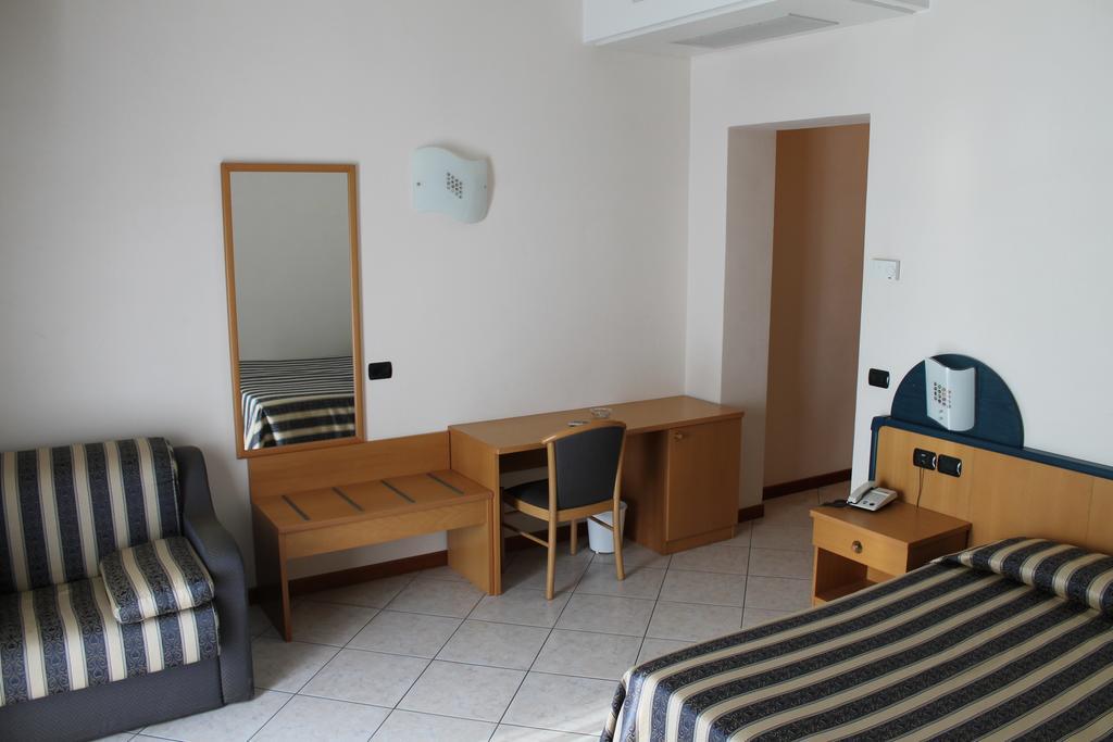 Albergo Villa Eva กอสเตร์มาโน ภายนอก รูปภาพ