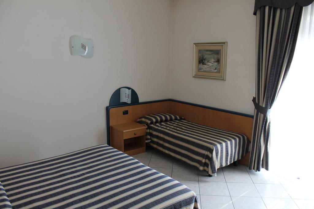 Albergo Villa Eva กอสเตร์มาโน ภายนอก รูปภาพ