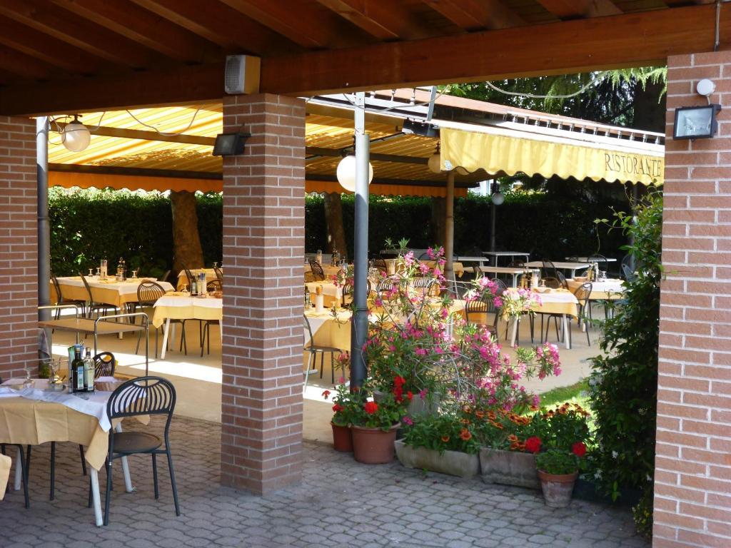Albergo Villa Eva กอสเตร์มาโน ภายนอก รูปภาพ