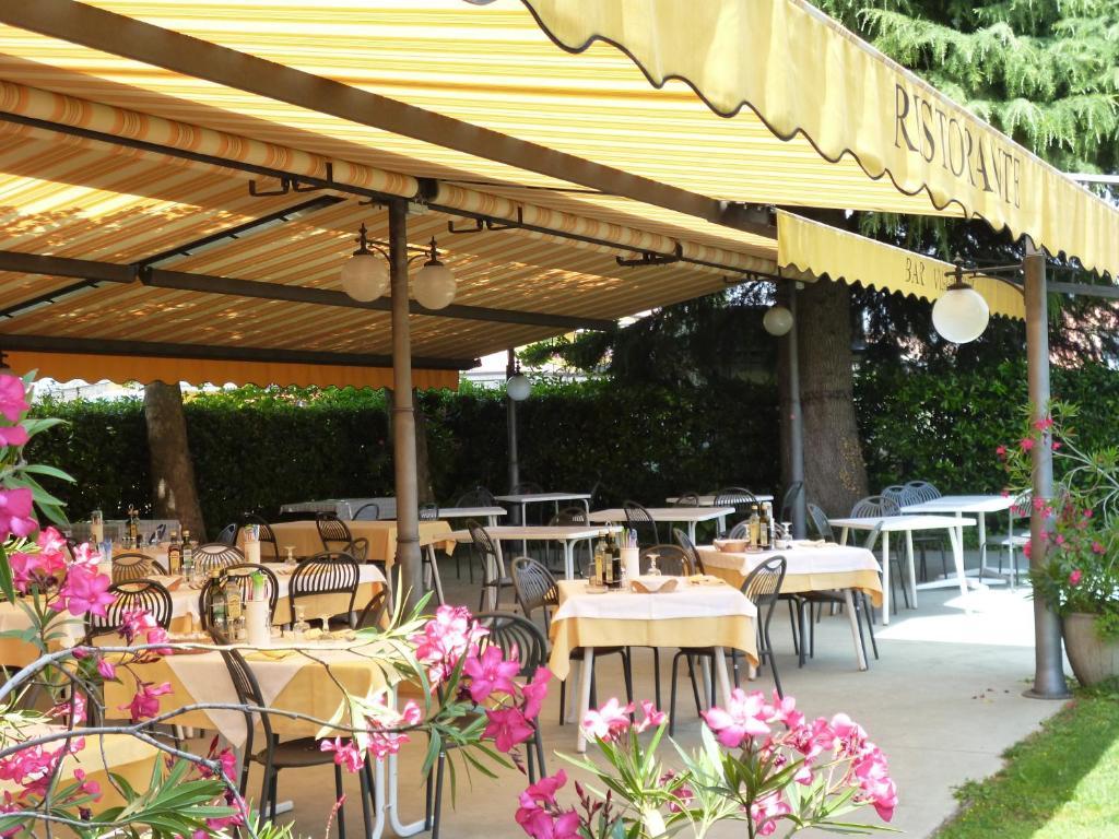 Albergo Villa Eva กอสเตร์มาโน ภายนอก รูปภาพ