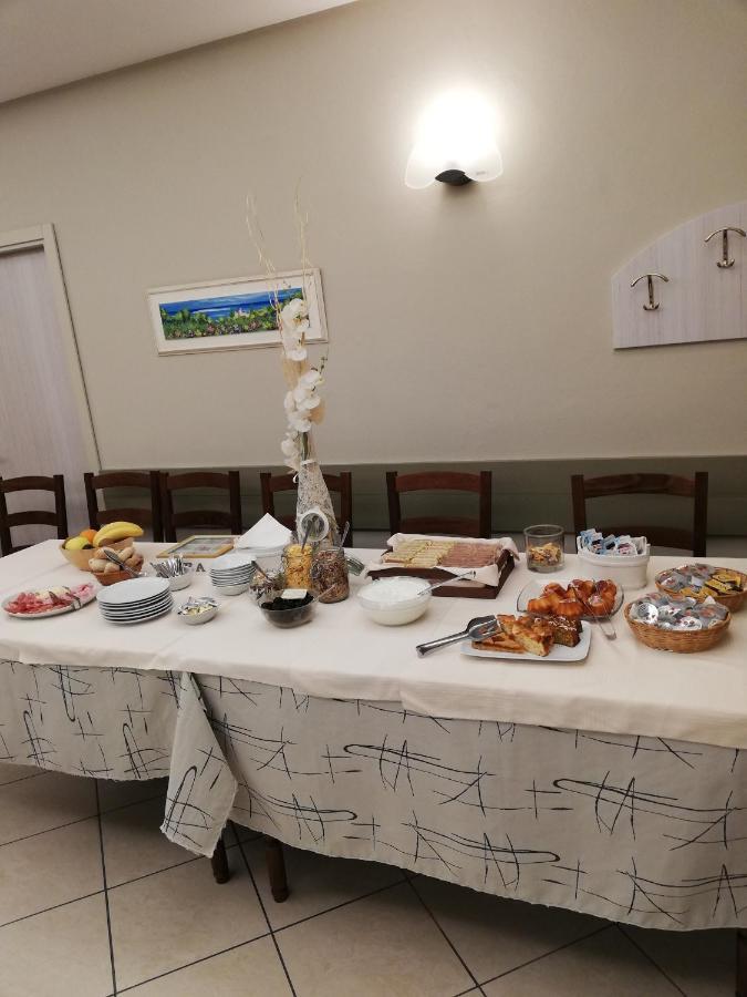 Albergo Villa Eva กอสเตร์มาโน ภายนอก รูปภาพ